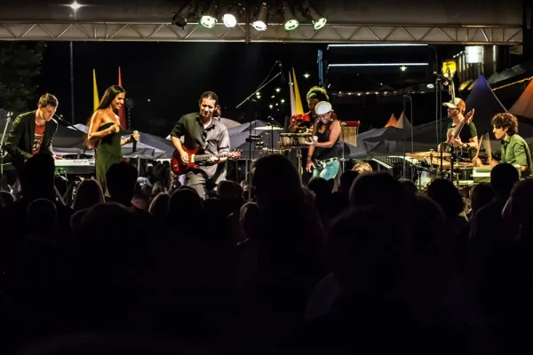 250408_Benny_Joyce_Band_cont_01 250408_Benny_Joyce_Band_cont_01