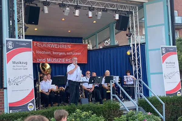 Musikzug (1) Musikzug (1)